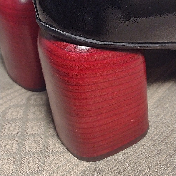 Linea Azzurra Vera Pella Parent Leather Zip Up Ankle Bootie - Picture 13 of 16